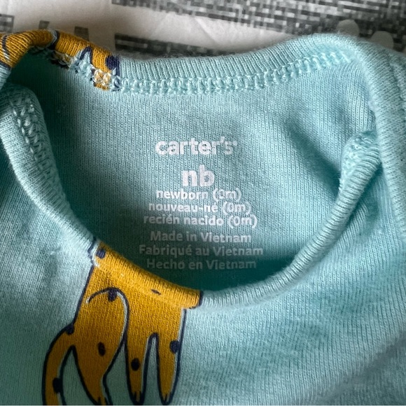 Set of seven newborn onesies - Picture 10 of 11